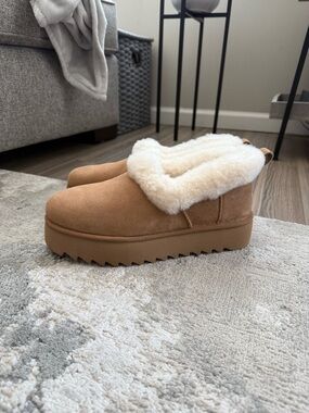 Ugg Nita Platform Slippers - Tan